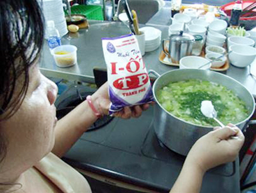 Nâng cao nhận thức cho người dân về sử dụng muối i-ốt